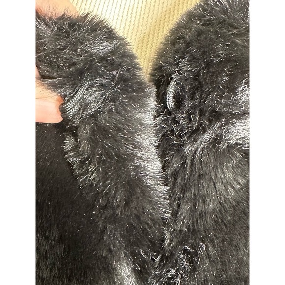 Echo black faux fur vest size Large - Picture 6 of 10